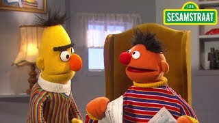 Hoe laat is het  Bert amp Ernie  Sesamstraat [upl. by Ruhl]