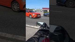 Was macht der orangene Opel da Fährt dem blauen Auto einfach vor die Karre 😅 Honda cb500x fail [upl. by Kristine]