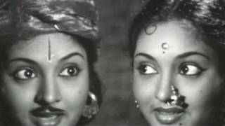 Todke Duniya Ki Deewar  Vaijayanti Mala Lata Mangeshkar Ladki Song [upl. by Adnavoj]