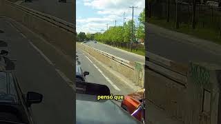 ¡Increíble Camionero Detiene a Conductor que Quería Saltarse la Fila 🚫🚗 [upl. by Neroc]