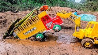 truck fully bambu loading mud trap helping by jcb  toys truck full bambu loading video  jcb toy [upl. by Druce]