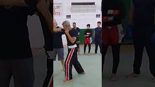 Enchaînement muay thai [upl. by Hanaj]