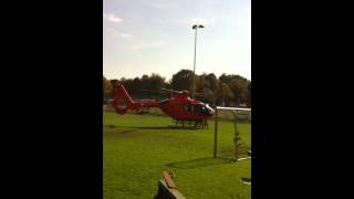 Hubschrauber landet auf Fussballplatz [upl. by Annairba]