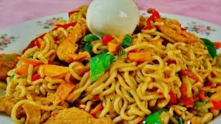 How to Cook Indomie Noodles Stir Fry with Chicken  African Food Recipe [upl. by Ynos]