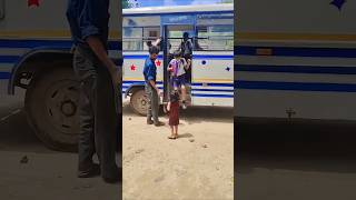 Bhai ko school bus se aata dekhkar daudte hue pahunch gai shorts ytshorts viralvideos trending [upl. by Harrow]