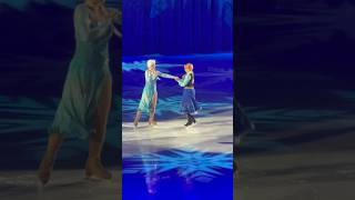 Elsa e Ana cantam LET IT GO  Show da Disney no Gelo frozen disneyonice shorts [upl. by Aleibarg388]