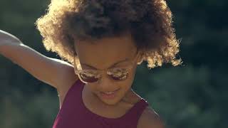 Les lunettes Julbo Turn 2 parfaites pour accompagner les enfants dans toutes leurs aventures Julbo [upl. by Sremlahc]