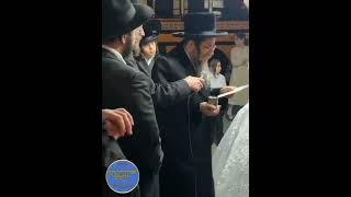 Skulen Lakewood Rebbe Is Mesader Kiddushin For One Of Jis Chassidim  5784 [upl. by Nnahsal]