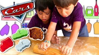 Disney CARS GALLETAS RAYO MCQUEEN Y MATER con moldes para los niños CARS LIGHTNING MCQUEEN COOKIES [upl. by Ganiats]