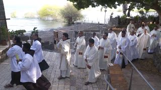 Peregrinação franciscana visita a cidade de Tabga na Terra Santa [upl. by Sesylu702]