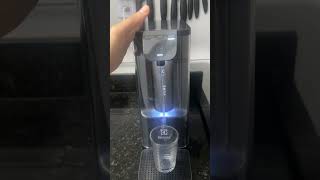 Purificador Electrolux Pure 4x Água Gelada Fria e Natural com Painel Touch Cinza PE12G  Bivolt [upl. by Ella]