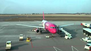 Time lapse  WizzAir  A320  Poznań  Airport  Turn around [upl. by Danielson]