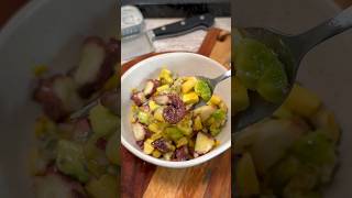 Salpicón de frutas y marisco 🍑🐙🥑 ¡Una RECETAZA veraniega recetas youtubeshorts [upl. by Beilul964]