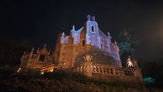 The Haunted Mansion at Magic Kingdom Full Ride in Low Light 4K  Walt Disney World Florida 2024 [upl. by Lyn]