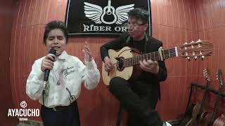 Riber Ore y Gianfranco Bustios en la Presentación de la guitarra Ayacucho made in Europa [upl. by Ahsiekat36]