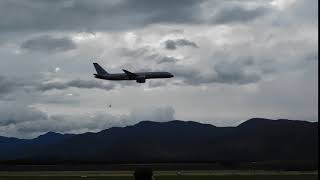 RNZAF Boeing 757 High speed pass  Warbirds over Wanaka 2018 [upl. by Abdu]