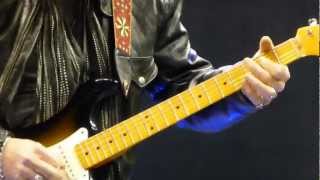 AEROSMITH Brad Whitford pre show awesome guitar solo 12312 Staples Center [upl. by Odlopoel]