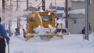 【除雪作業】えちぜん鉄道・ロータリー車 ２台による排雪作業 えちぜん鉄道 西春江駅 2018年2月9日 [upl. by Oicram]