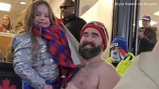 Philadelphia Eagles Jason Kelce helps girl get a message to Taylor Swift during ChiefsBills game [upl. by Clercq]