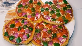 Mini pizzaNo oven no yeast easy and delicious pizza घर के सामनों से बनाए पिज्जाAkshara home recipe [upl. by Ahsemak65]