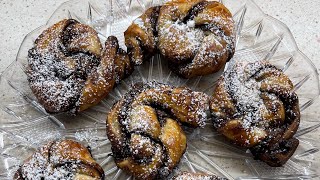 Girelle di Pasta Sfoglia con Nutella  Ricetta Facile e Veloce🍫 [upl. by Tsiuqram490]