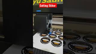 cutting Stiker mesin graphtec cutting plotter ce700060 [upl. by Carolin]