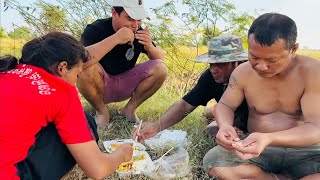 We enjoyed a delicious papaya salad while sitting in the rice field [upl. by Banebrudge]