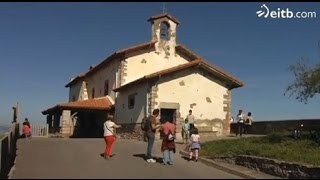 Los turistas visitan las localizaciones de 8 apellidos vascos [upl. by Aluap]