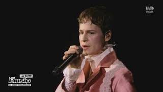 Christine and the Queens  La marcheuse  M6 Music 20 ans  Le concert anniversaire 2018 [upl. by Ellatnahc990]