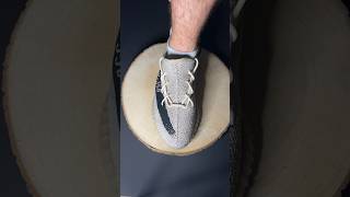 So schnürst du deine yeezy 350  yeezy 350 salt  how to lace yeezy  lace style for sneakers [upl. by Hak]