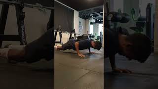 30kg weight 10 pushups  Big challenge 💪 motivation challenge pushups youtube gymlife [upl. by Conner]