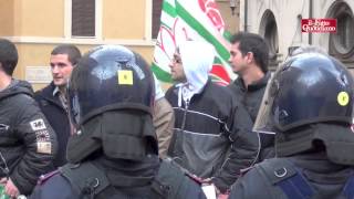 Ilva lesasperazione degli operai di Genova 29112012 a Montecitorio [upl. by Sirrad103]