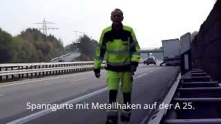 Gefahrenstelle auf der Autobahn  LkwReifen geplatzt  EinsatzVideo 06102014 [upl. by Monreal803]