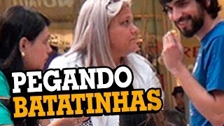 PEGADINHA PEGANDO BATATINHAS  Stupidshow [upl. by Ettelra]