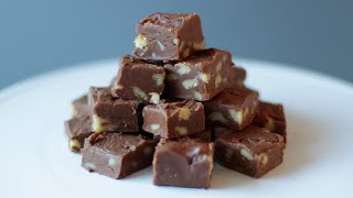 How to Make Traditional Fudge  Creamy Old Fashioned Fudge Recipe [upl. by Ecargyram369]