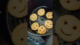 Mahira ne banyi smiley ☺️smiley airfryerrecipes viralvideo [upl. by Anileva]