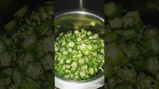 tasty bhindi👍🏻🥰😋youtubeshorts food chickencurry mehzvlogs [upl. by Mohammad]