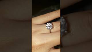 How 2 carat diamond In finger size 425 looks like [upl. by Edurtreg]