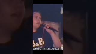 Un GIOVANISSIMO TIZIANO FERRO canta quotFinalmente tuquot degli 883 [upl. by Amiaj852]