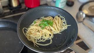 Just a few drops  Spaghetti aglio olio peperoncino [upl. by Eckhardt]