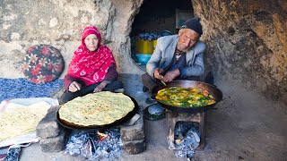 Old lovers Living in a Cave Cooking Egg for Lunch  Daily Routine Village life in Afghanistan [upl. by Reilamag]