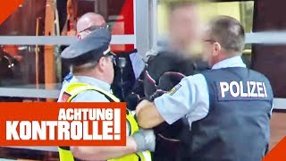 Schwarzfahrer eskaliert Polizei legt Handschellen an  Achtung Kontrolle  Kabel Eins [upl. by Afton]