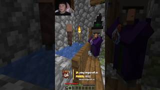 ¡El aldeano y la bruja me persiguen por toda la aldea 🤯😱 minecraft shorts viral [upl. by Rehpotsyrk292]