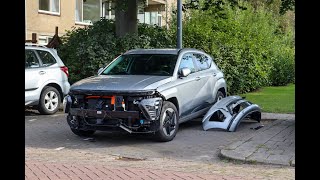 Botsing tussen auto en tram veroorzaakt materiële schade  Heijermansplein Schiedam [upl. by Hardman]