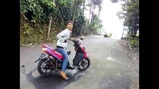 Orang naik motor jatuh lucu [upl. by Trefler]