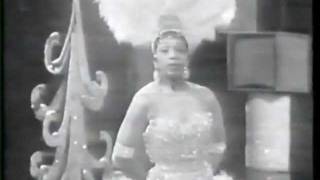 Joséphine Baker Live quotMon Ptit Bonhommequot amp quotChérie je taimequot 1964 [upl. by Oderfigis908]