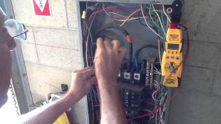 How to measure 3 Phase Voltage with Highleg [upl. by Airogerg]