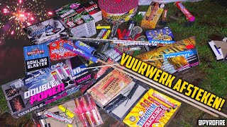 VEEL VUURWERK AFSTEKEN IN DE NACHT [upl. by Etnovert]