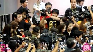 大酥團ampSosius 110908 SNSD in Taiwan Taoyuan Airport 4  FanCam [upl. by Neliac]