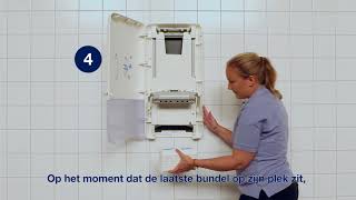 Vullen van een lege Tork PeakServe® Handdoek Dispenser met Tork PeakServe® Continue Handdoeken H5 [upl. by Alaehs11]